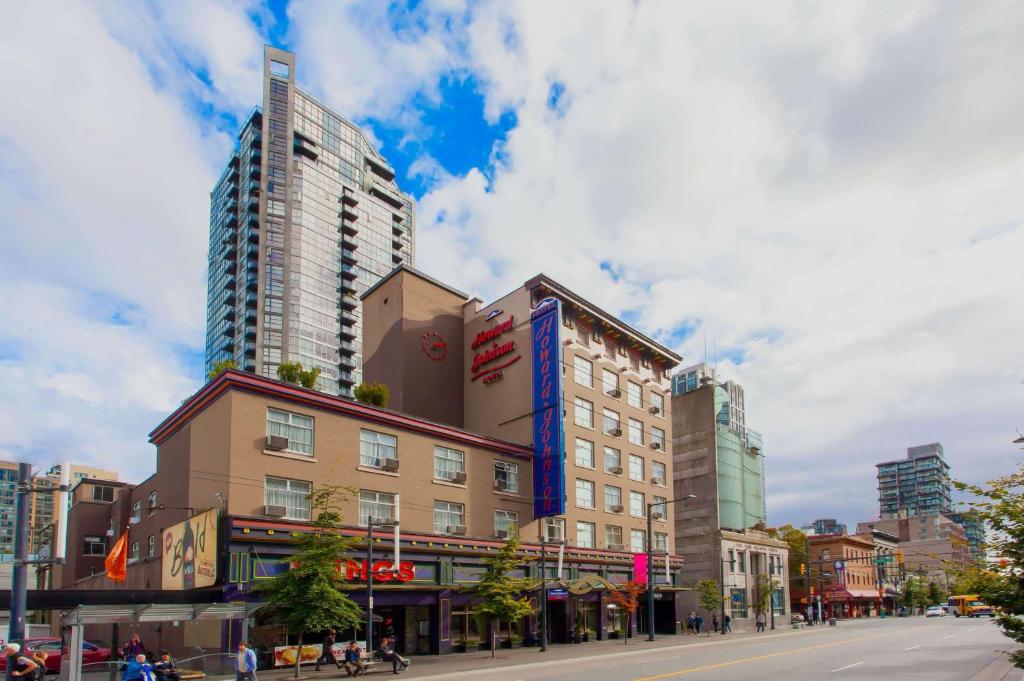 Howard Johnson by Wyndham Vancouver Downtown