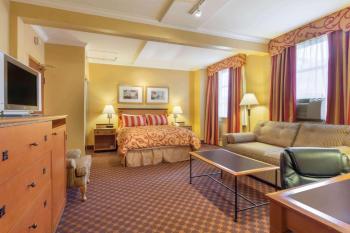 Howard Johnson by Wyndham Vancouver Downtown