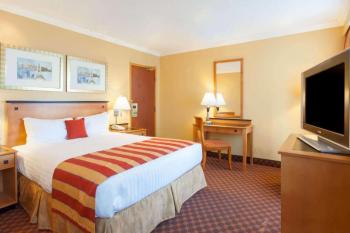 Howard Johnson by Wyndham Vancouver Downtown